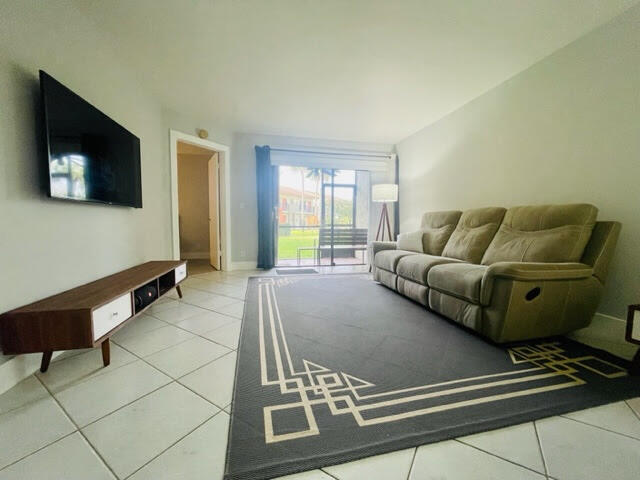 Building Photo - 5571 Courtyard Dr