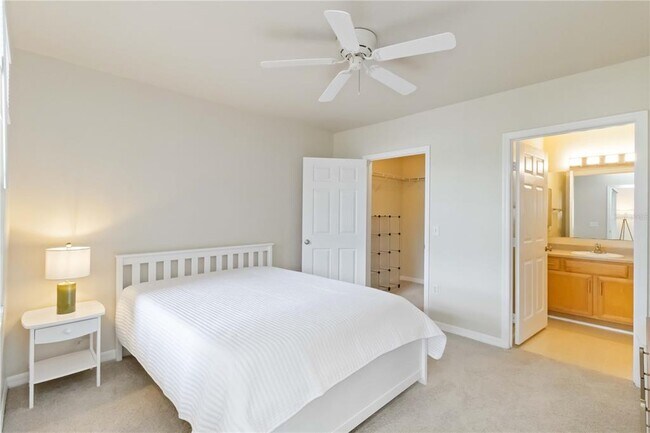 Building Photo - 1050 Villagio Cir