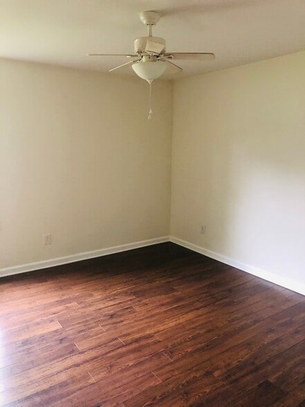 Building Photo - 3831 W End Ave