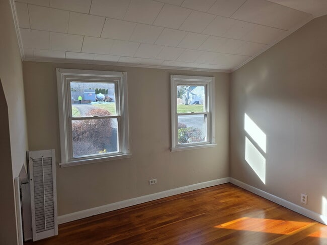 Building Photo - 23 Cedar Dr