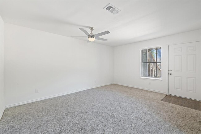 Building Photo - 9903 Roxanna Dr