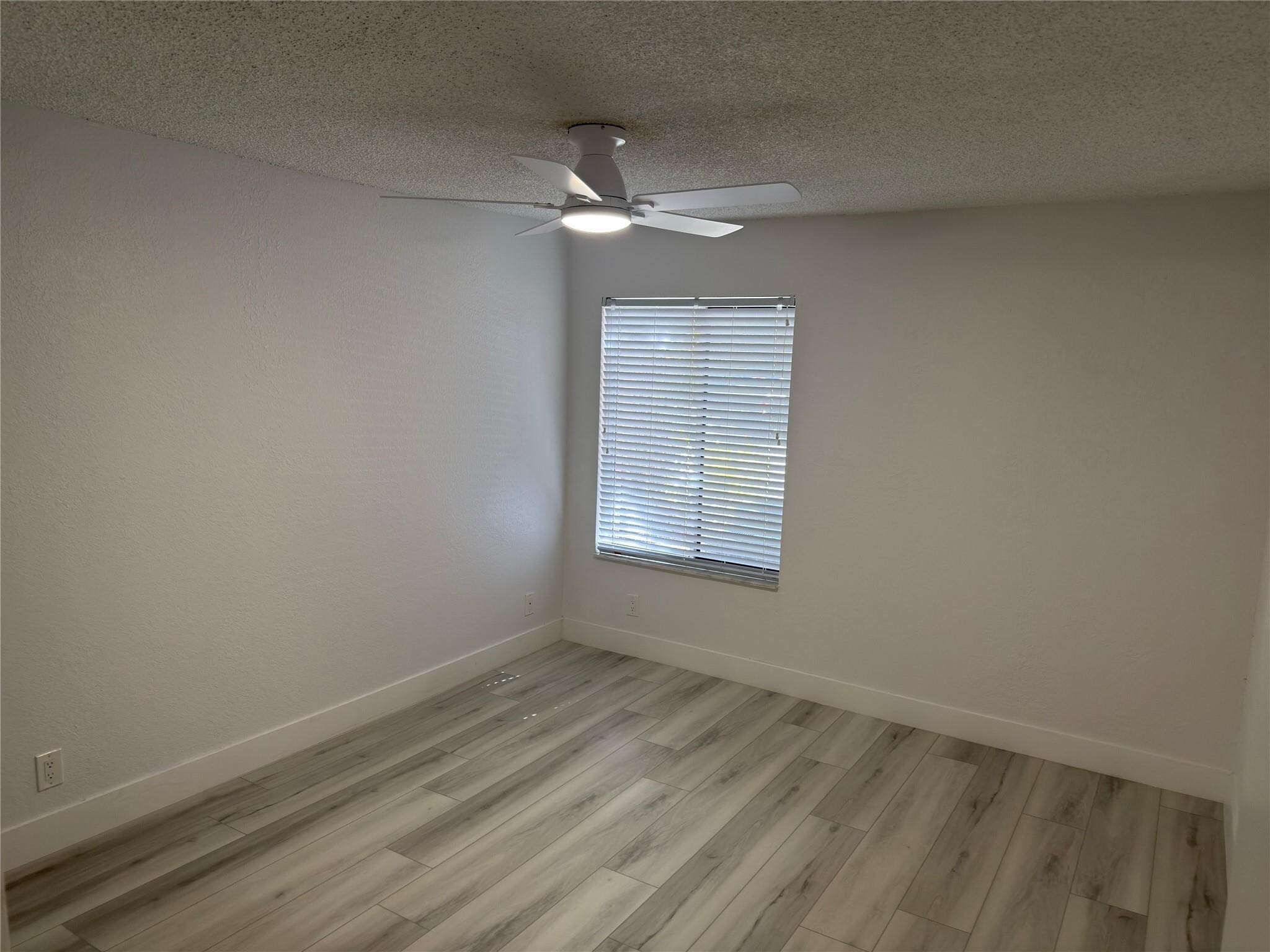 Building Photo - 3470 Pinewalk Dr N