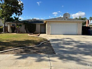 Building Photo - $2,295 Ashlan & Fowler, 3 Bedroom - Griffi...