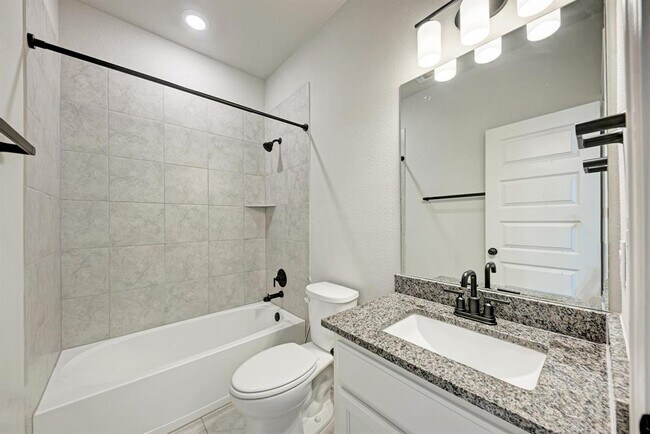 Building Photo - 12811 Stanford Dr