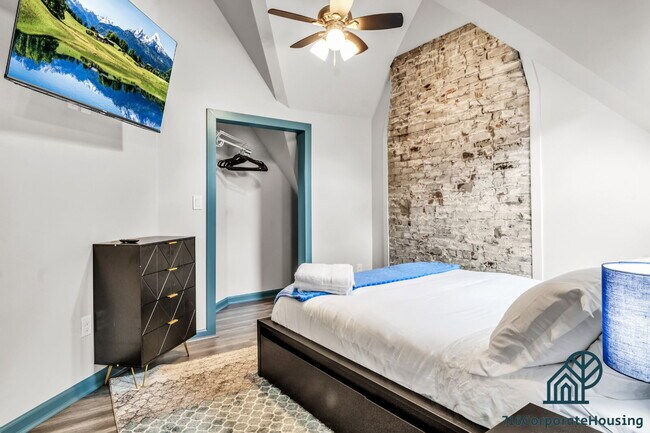Building Photo - Furnished 2-Bedroom, 2-Bath Apartment near the Medical Campus