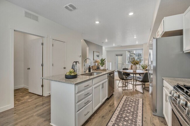 Building Photo - Charming 3 Bed Herriman Home Near Mountain View Village!!