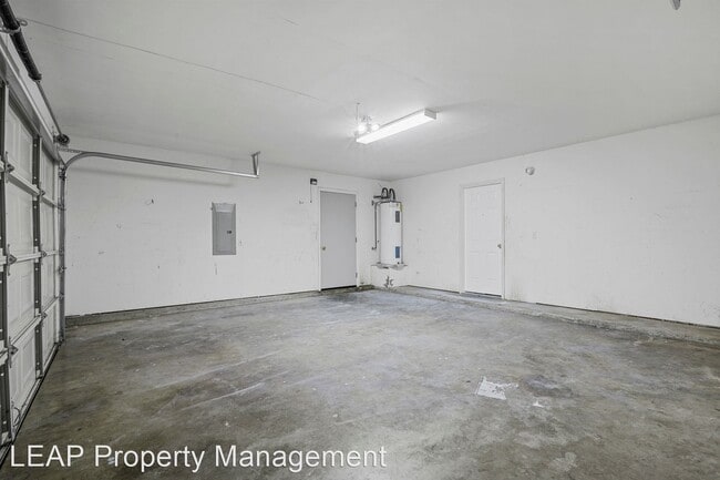 Building Photo - 3 br, 2 bath House - 919 Potomac Dr