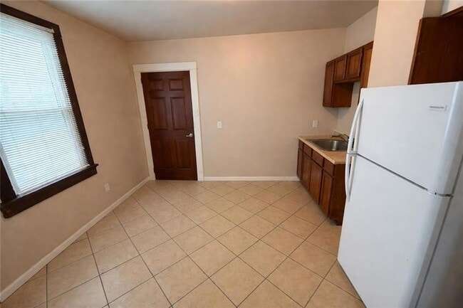 Building Photo - 1739 Duels St