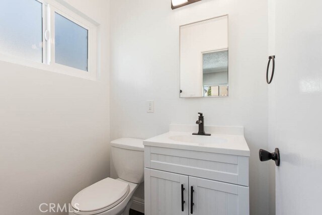 Building Photo - 930 N Stanley Ave