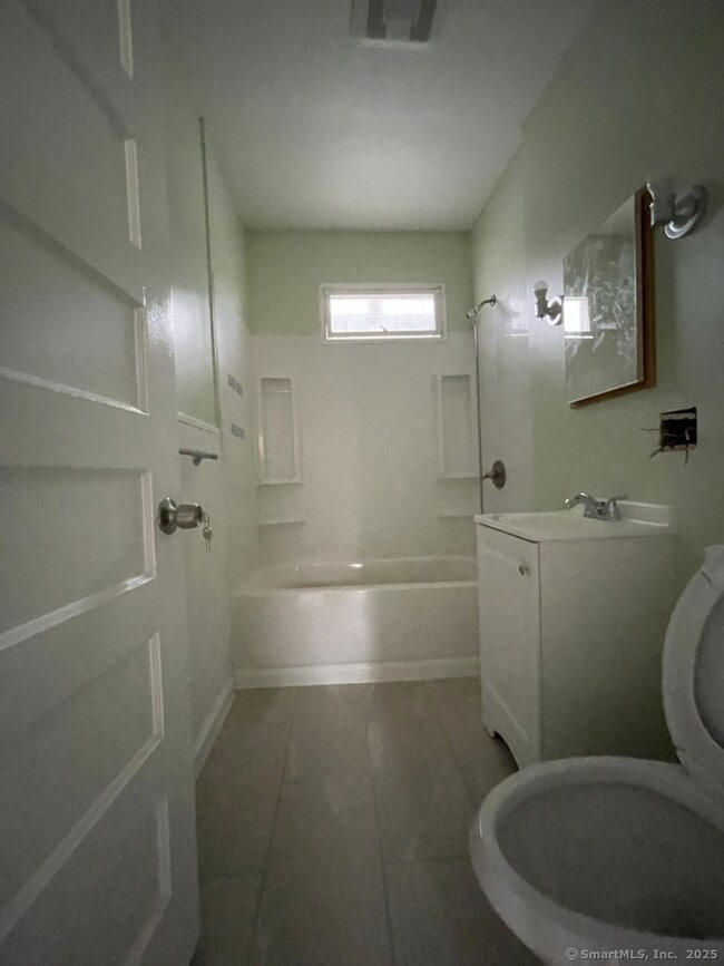 Building Photo - 174 Fairview Ave