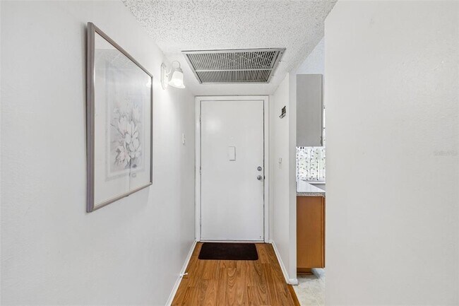Building Photo - 11110 Carriage Hill Dr