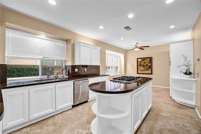 Building Photo - 27131 S Ridge Dr