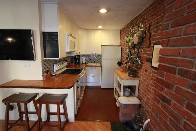 Building Photo - 34-36-36 Bigelow St