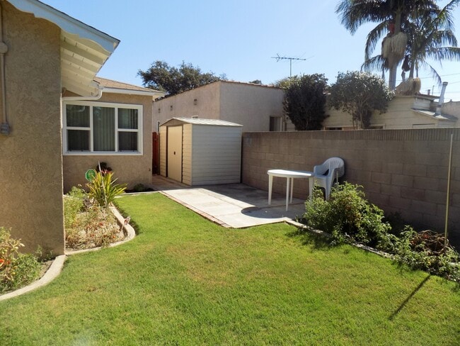 Building Photo - Large 4BD-2BA House in North Long Beach fo...
