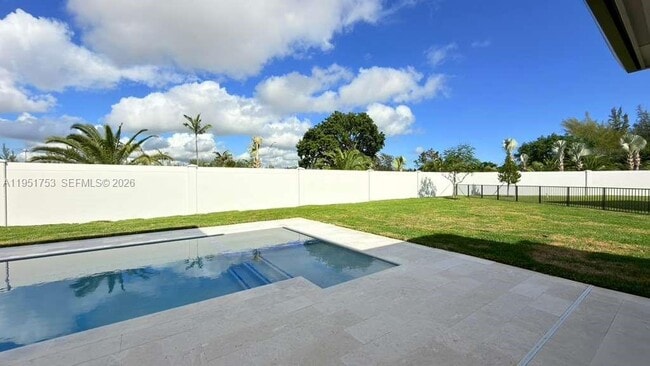 Building Photo - 19700 NE 14th Ave