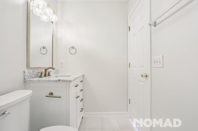 Building Photo - 1015 Chelsea Dr