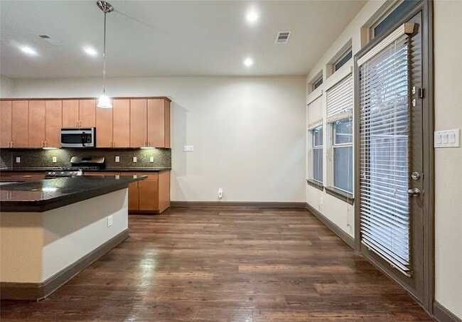 Building Photo - 95 Aventura Pl