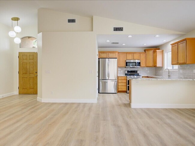 Building Photo - 3 Bedroom 2 Bathroom