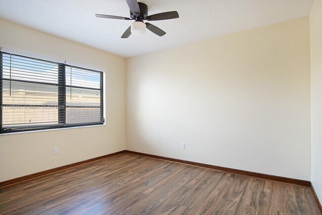 Building Photo - 525 SE Brookside Terrace