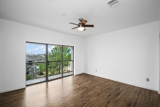 Building Photo - 401 Lakeside Ln