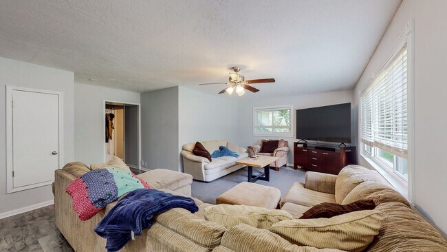 Building Photo - Charming Updated Home in Bluewater Bay – N...