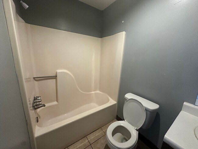 Building Photo - 106 Limoges St