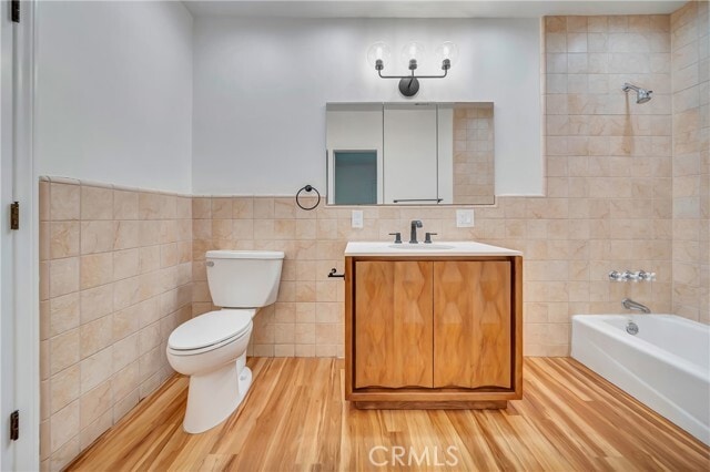 Building Photo - 546 S Beachwood Dr
