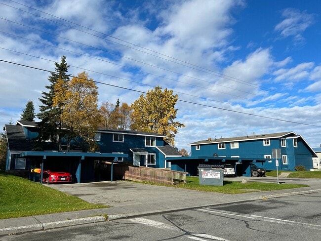 Building Photo - 304 S Forest Dr