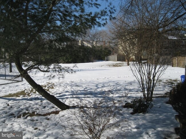 Building Photo - 8171 Fenwick Ct