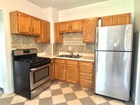 Building Photo - 904 S Burdick St