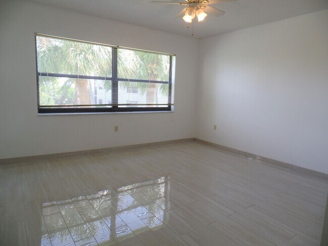 Building Photo - 2/2 UNFURNISHED Condo in Pasadena Cove. Ne...