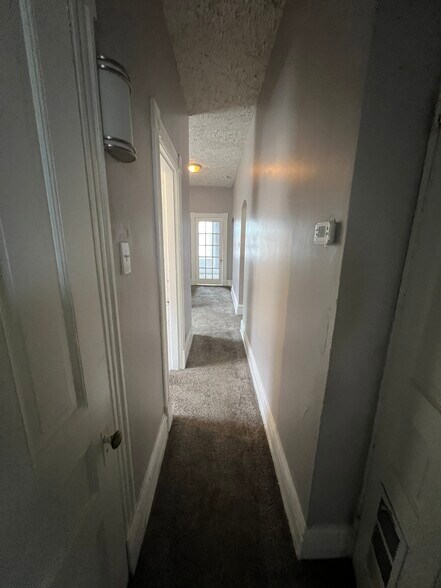 Building Photo - 2030 E Fair Ave