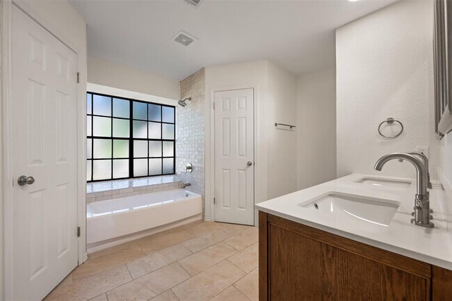 Building Photo - 11464 Bristle Oak Trail