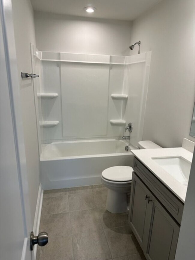 Building Photo - 5 Bedroom / 4 Bathroom House at Malind Bluff