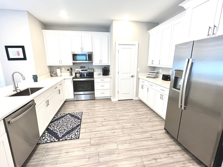 Building Photo - 6307 S Roberts Ave