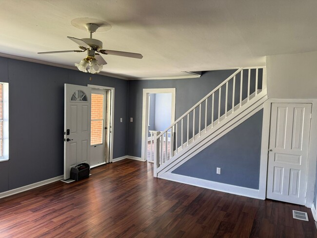 Building Photo - Cozy & Charming 3BR/2BA Home in Lenoir Cit...