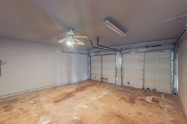 Building Photo - Adorable 1 Story Ready for Move In!  Birdville ISD!