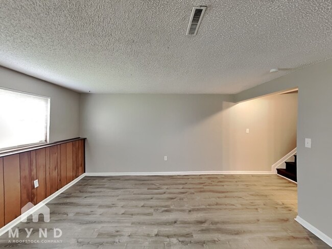 Building Photo - 6659 Rosetree Dr