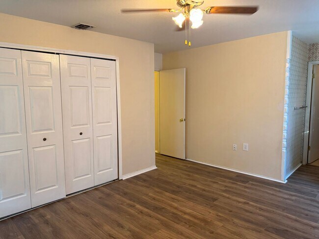 Building Photo - 12648 King Oaks Dr