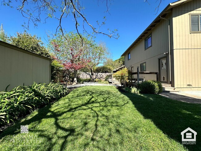 Building Photo - Spacious 4+BD/3BA Two-Story Home with Expansive Yard