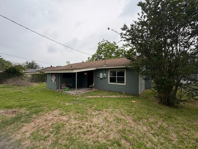 Building Photo - 222 E John Alber Rd