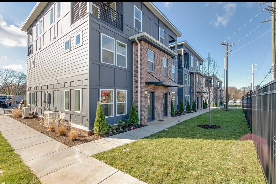 Outside View - 102 Duke St
