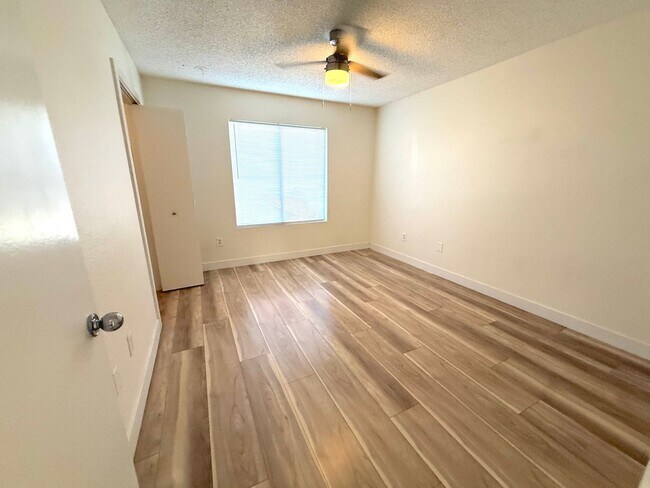 Building Photo - SPACIOUS 2BED/2BATH CONDO * FIRST FLOOR UNIT*