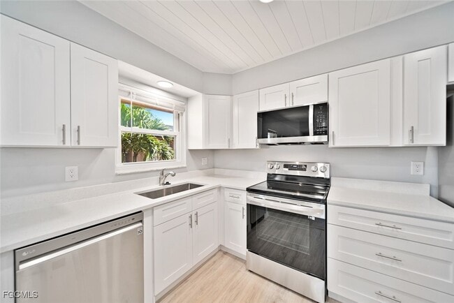 Building Photo - 16881 Davis Rd