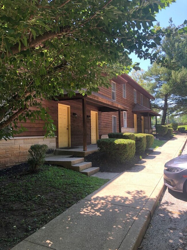 Building Photo - 3 bedroom, 2.5 bath townhome: Cedar Grove ...
