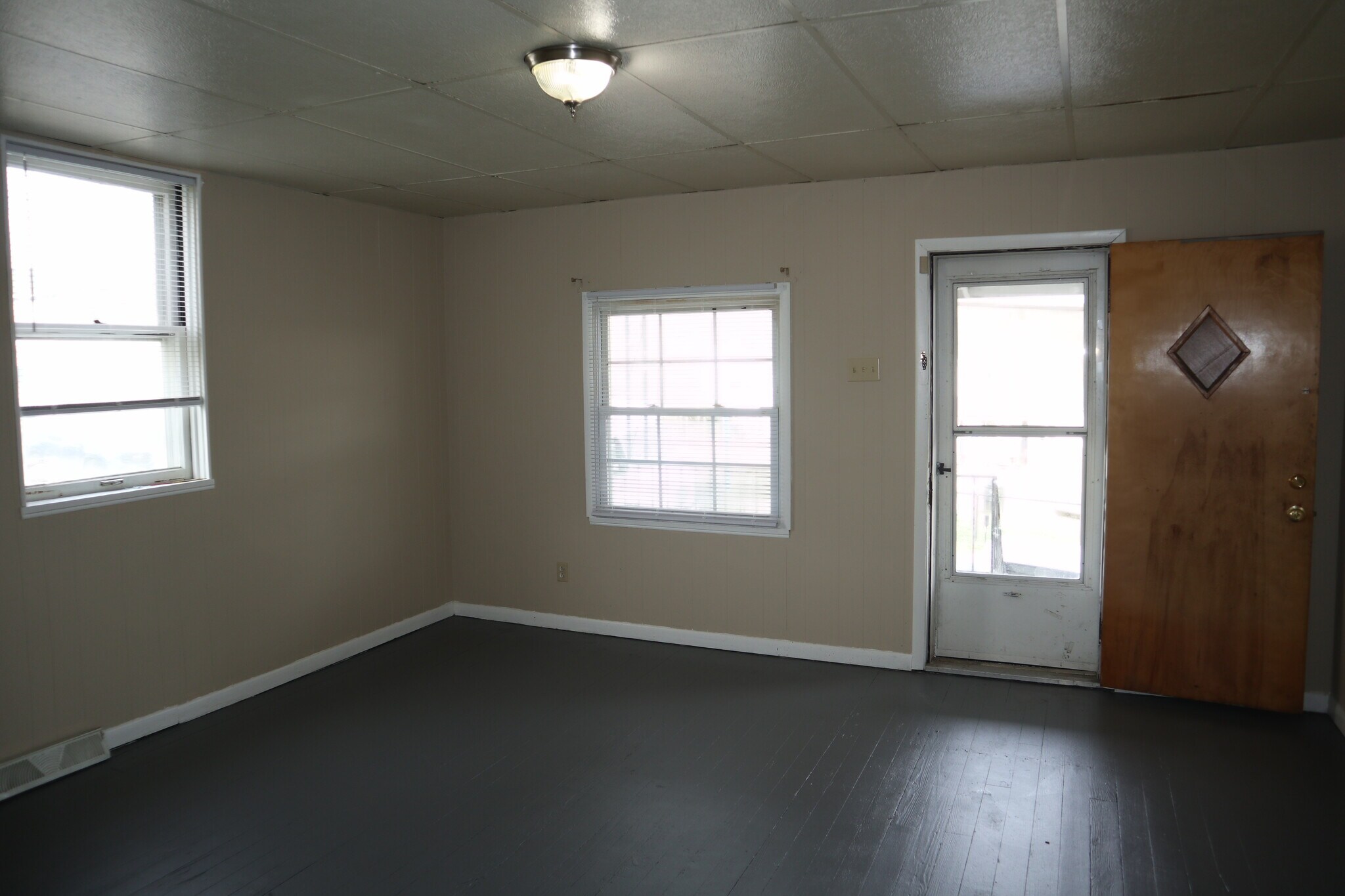 Building Photo - 823 Crest Ave