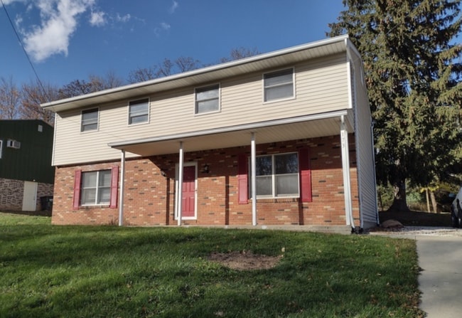 Building Photo - 173 Home St