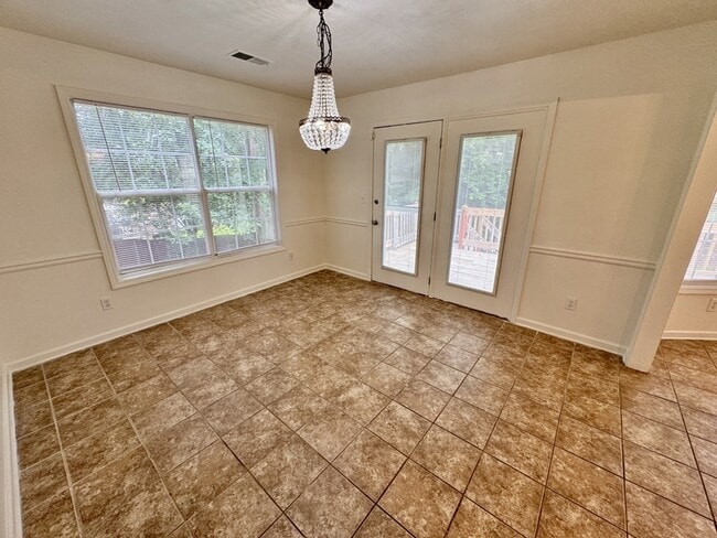 Building Photo - 362 River Point Dr