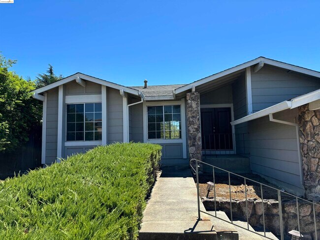 Building Photo - 912 Coyote Ct