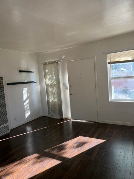 Building Photo - 10530 Hillhaven Ave